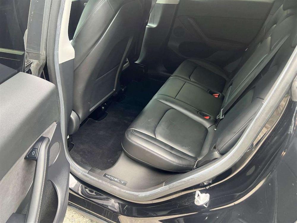 Tesla Model Y 2022 car image #13