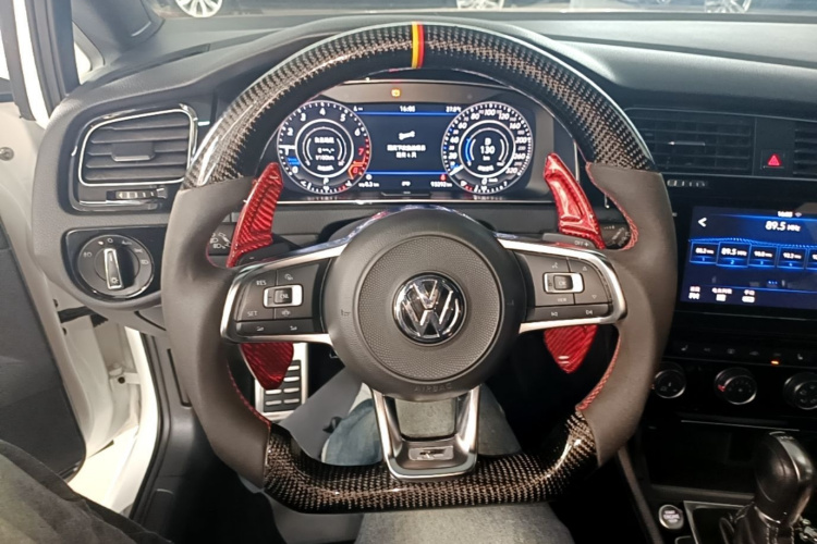 Volkswagen Golf 2020 car image #11