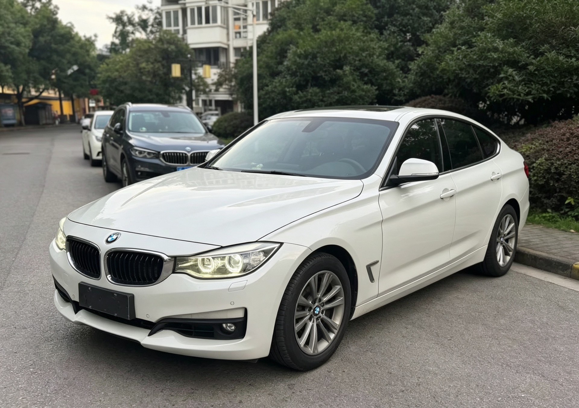 BMW 3 Series GT 2014 BMW 3 Series GT 2014 car image