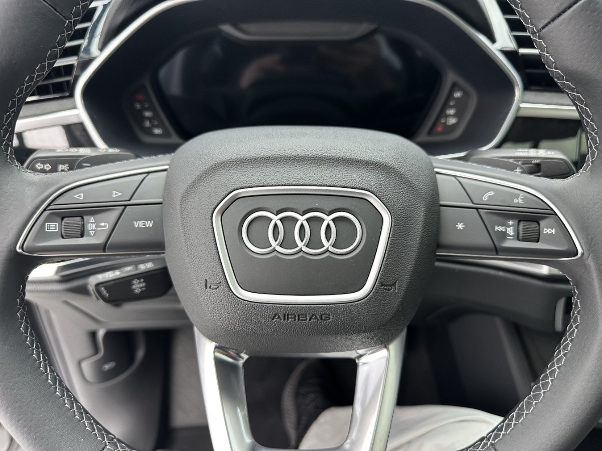 Audi Q3 2022 car image #13