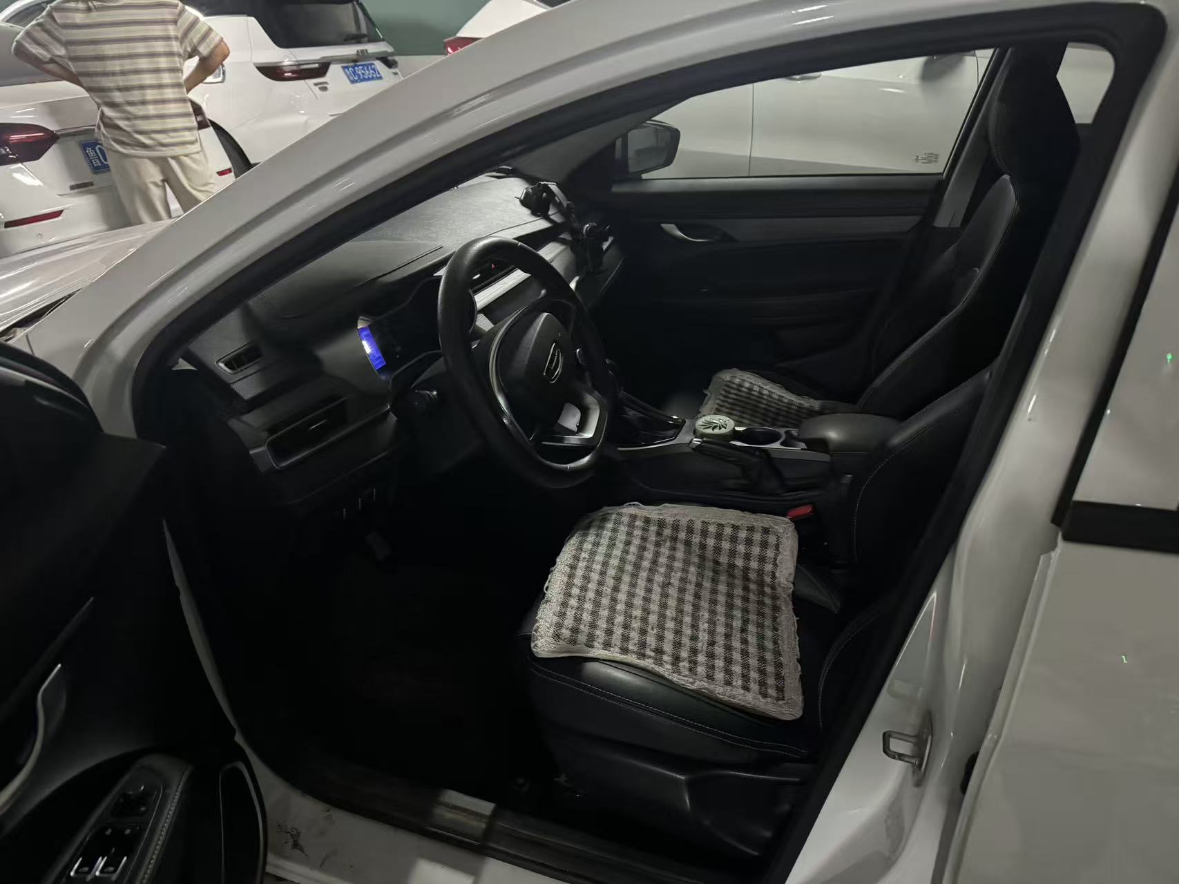 GEELY Emgrand 2021 صورة سيارة #2