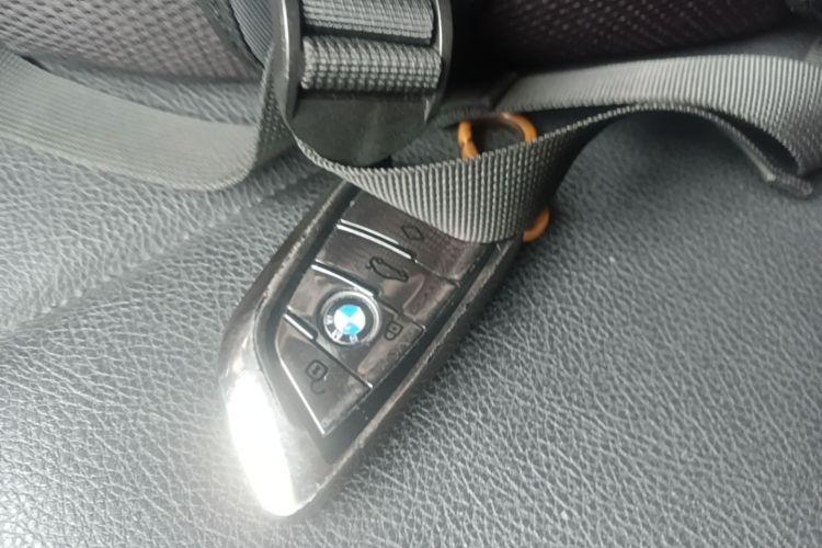 BMW 3 Series 2017 #9 BMW 3 Series 2017 car image #9