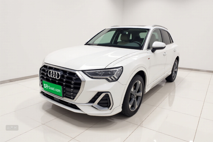 Audi Q3 2019 car image #2