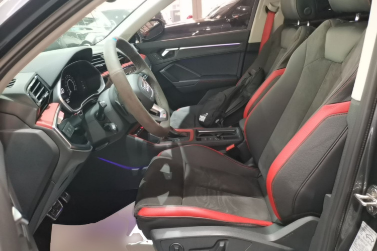 Audi Q3 2020 car image #15