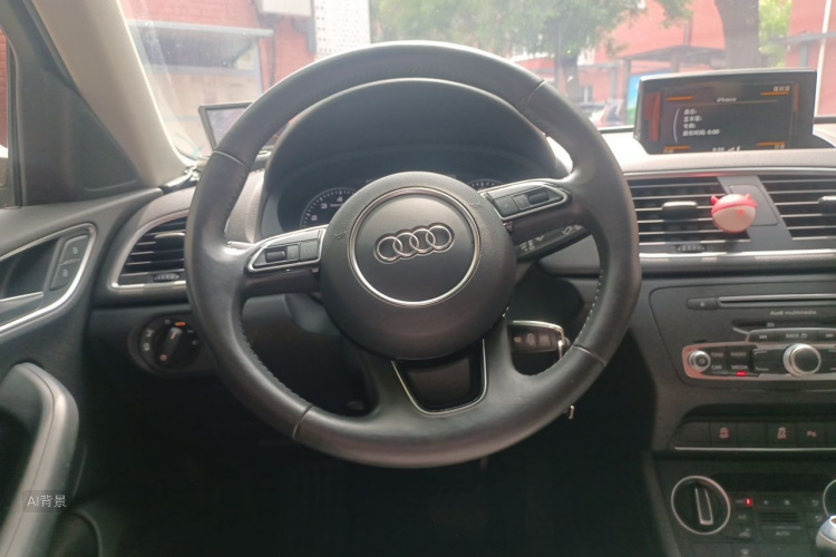 Audi Q3 2019 car image #12