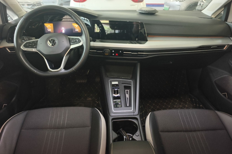 Volkswagen Golf 2021 car image #10