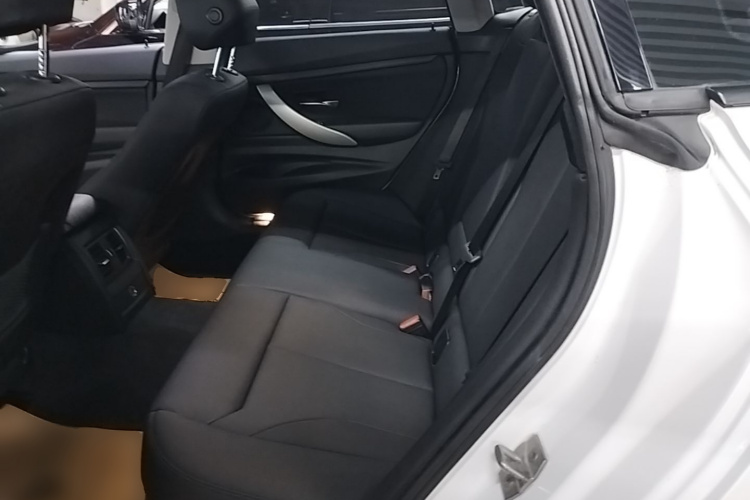BMW 3 Series GT 2018 car image #17