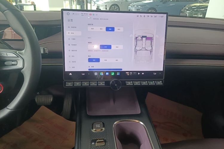 MI SU7 2024 immagine di auto #13