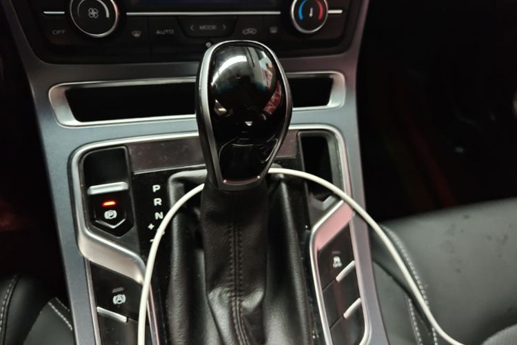 GEELY Emgrand 2018 car image #16