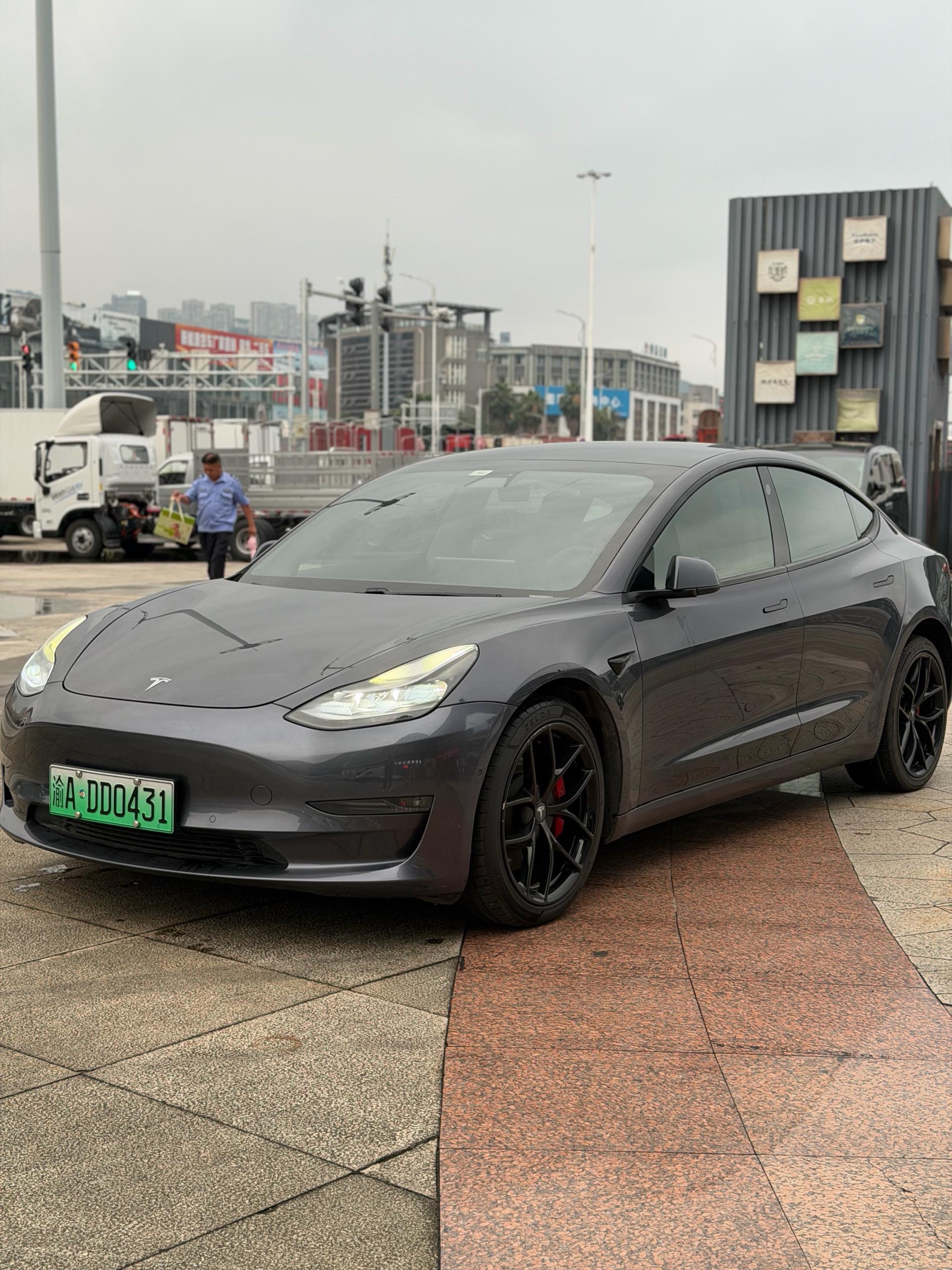 Tesla Model 3 2021 car image 