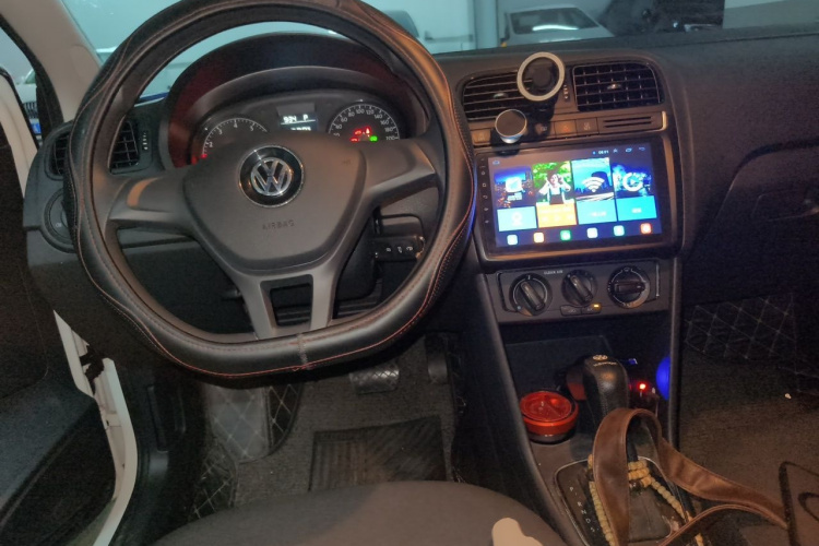 Volkswagen Polo 2018 car image #11