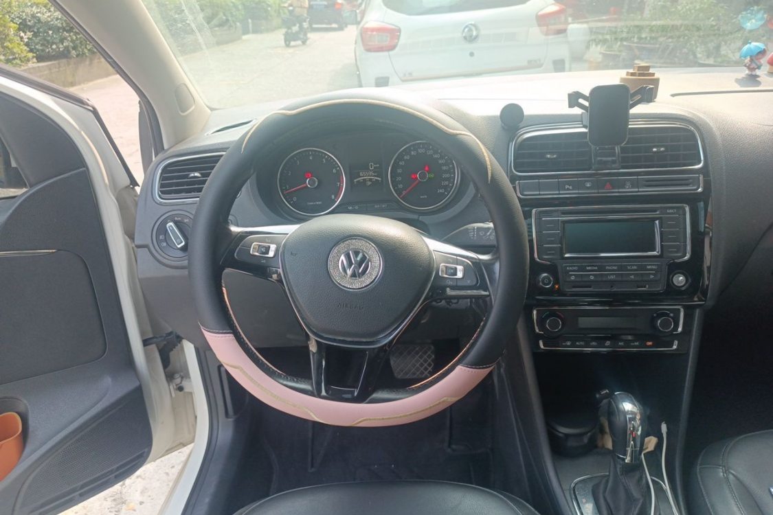 Volkswagen Polo 2015 #22 Volkswagen Polo 2015 car image #22