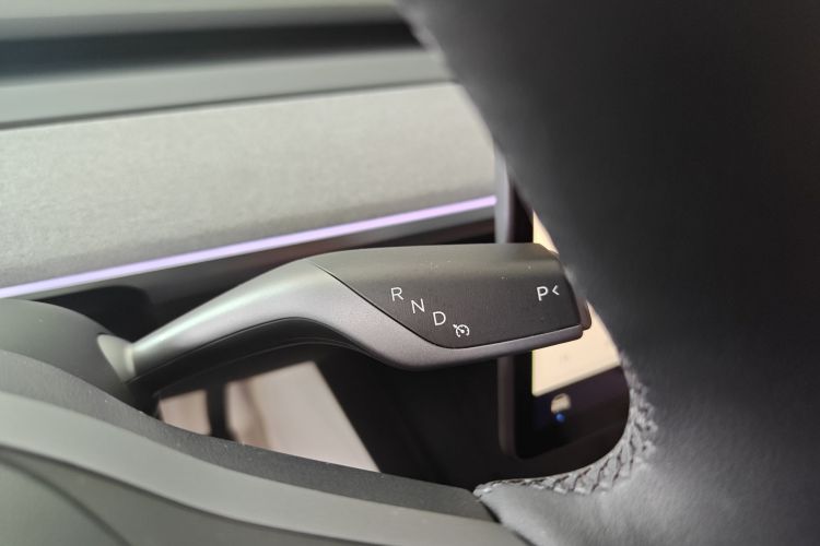 Tesla Model Y 2024 #14 Tesla Model Y 2024 car image #14