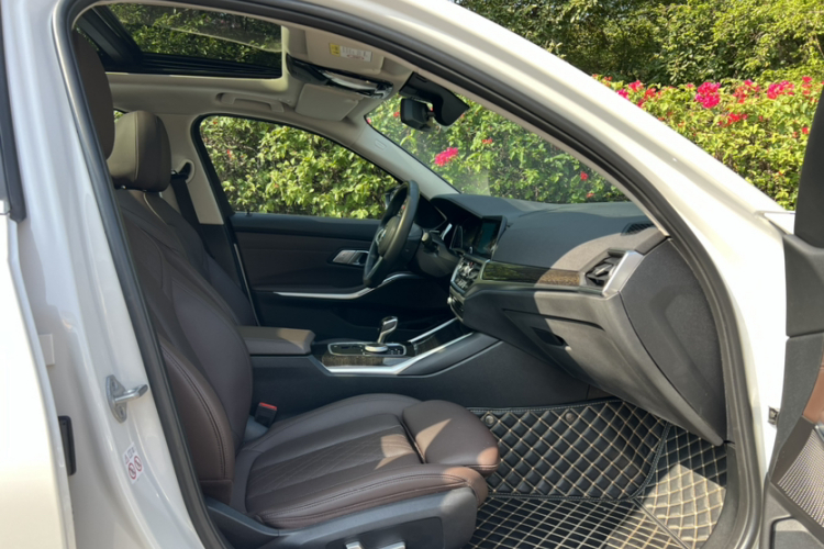 BMW 3 Series 2022 car image #20