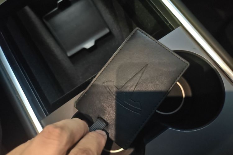 Tesla Model 3 2023 car image #9