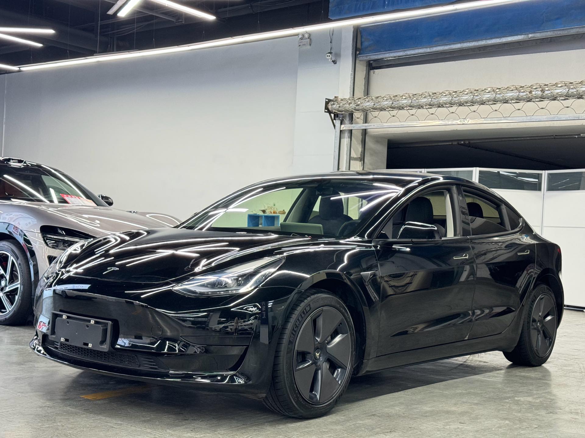 Tesla Model 3 2023 car image 