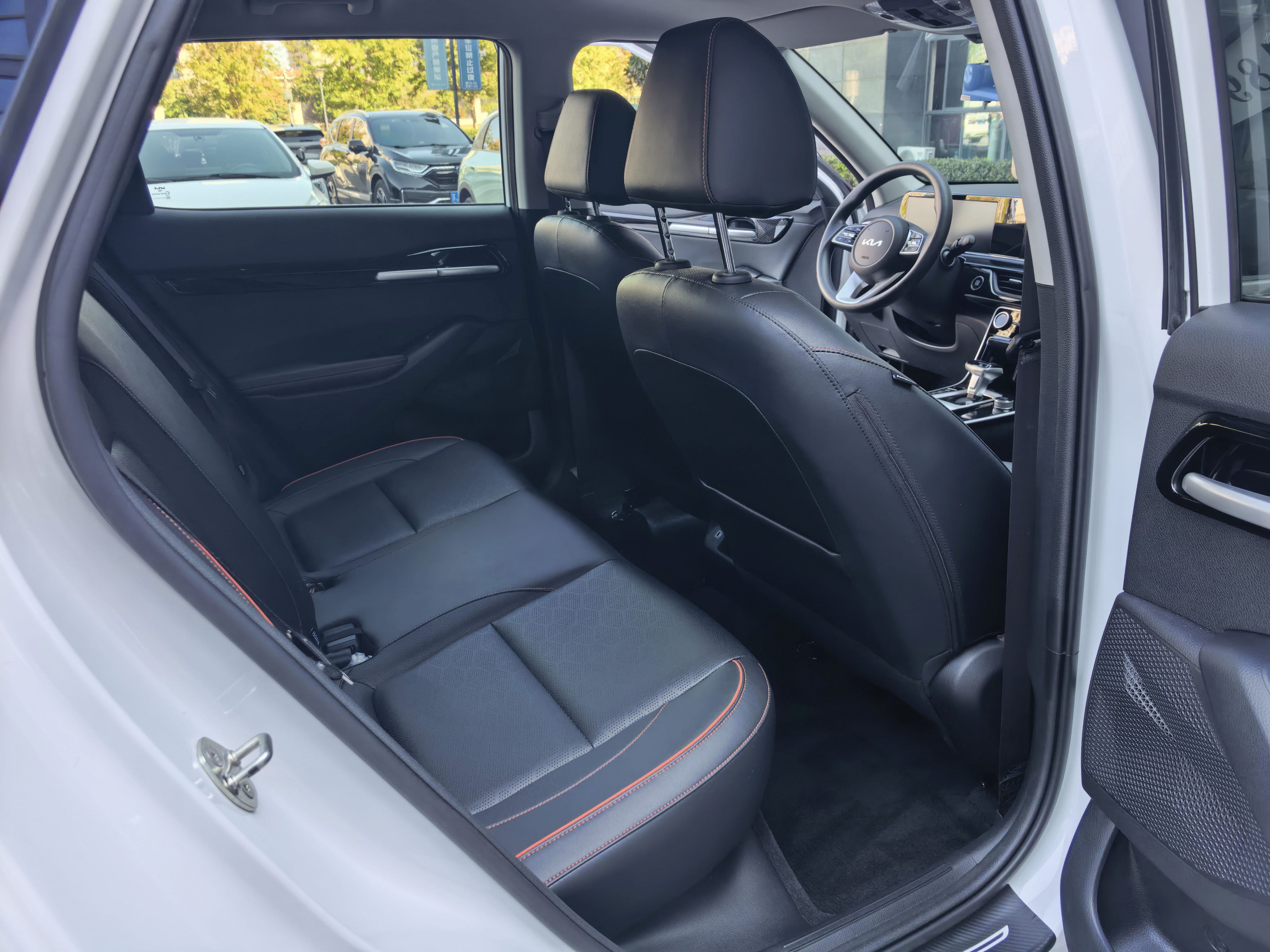 Kia Seltos 2024 immagine di auto #17