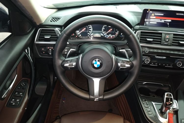 BMW 3 Series 2018 car image #12