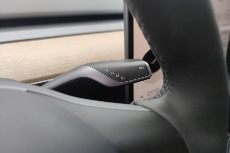 Tesla Model Y 2023 #14 Tesla Model Y 2023 car image #14