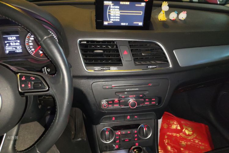 Audi Q3 2019 car image #15