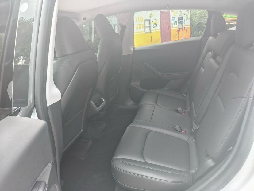 Tesla Model Y 2023 car image #7
