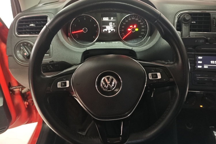 Volkswagen Polo 2017 car image #11