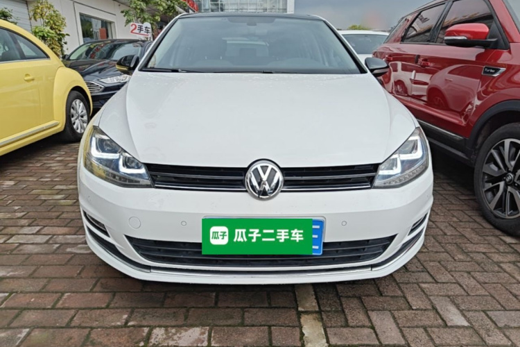 Volkswagen Golf 2017 car image #3