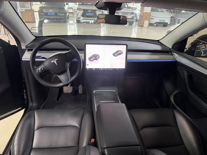 Tesla Model Y 2024 #5 Tesla Model Y 2024 car image #5