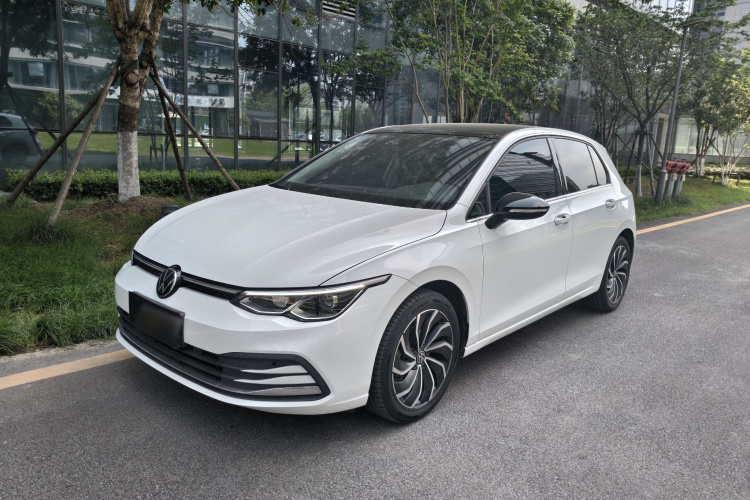 Volkswagen Golf 2022 car image #2