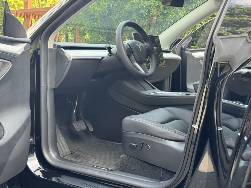 Tesla Model Y 2024 #4 Tesla Model Y 2024 car image #4