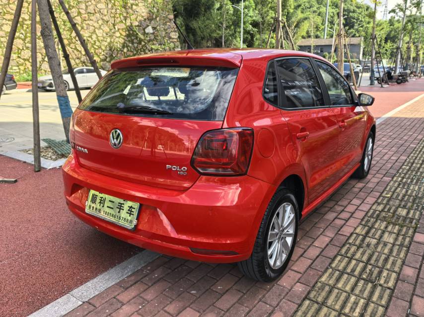 Volkswagen Polo 2015 car image #9