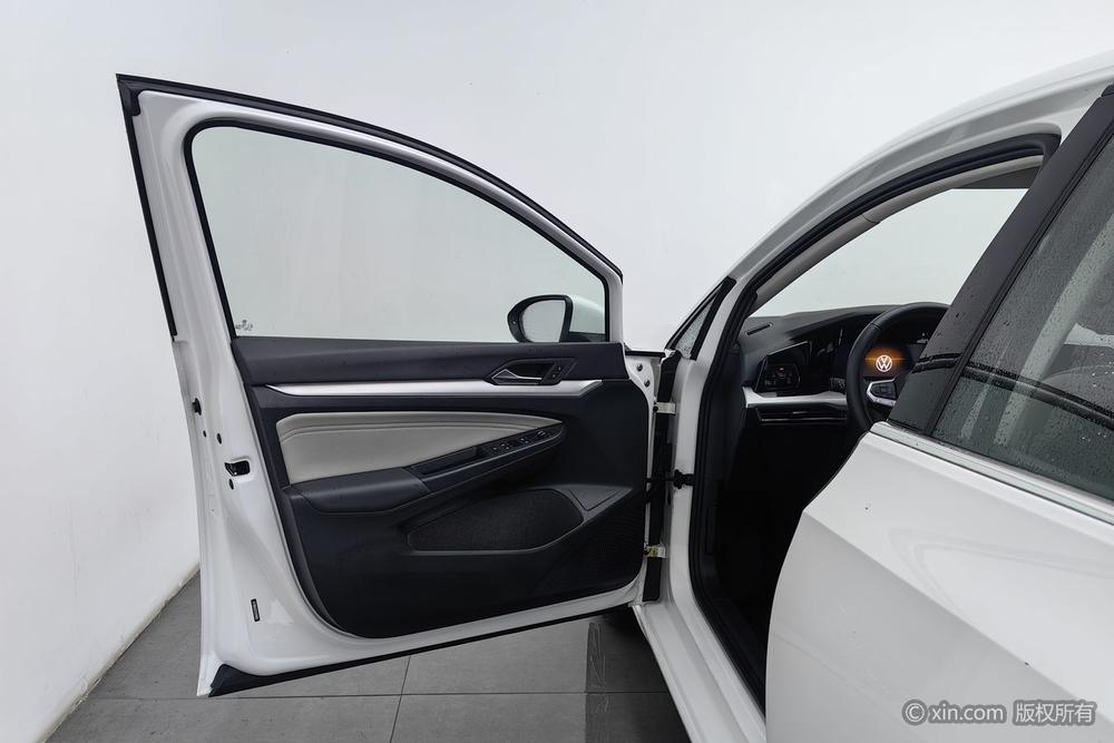 Volkswagen Golf 2021 car image #22