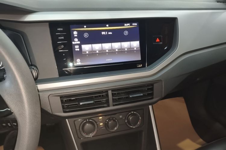Volkswagen Polo 2021 car image #17