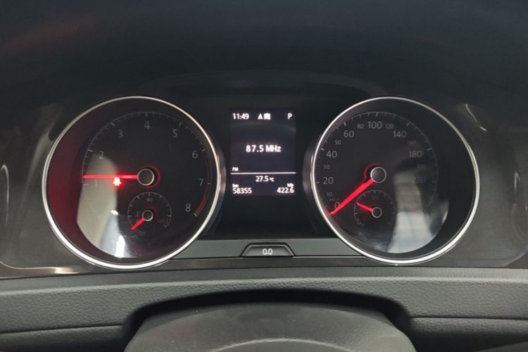 Volkswagen Golf 2020 car image #16
