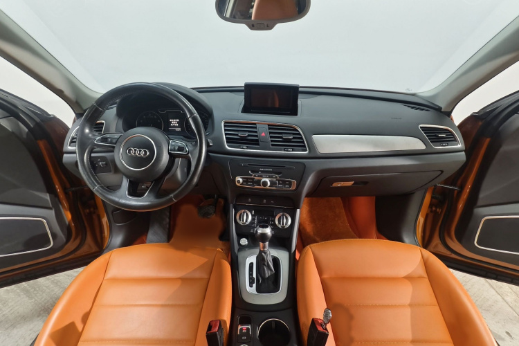 Audi Q3 2015 car image #10