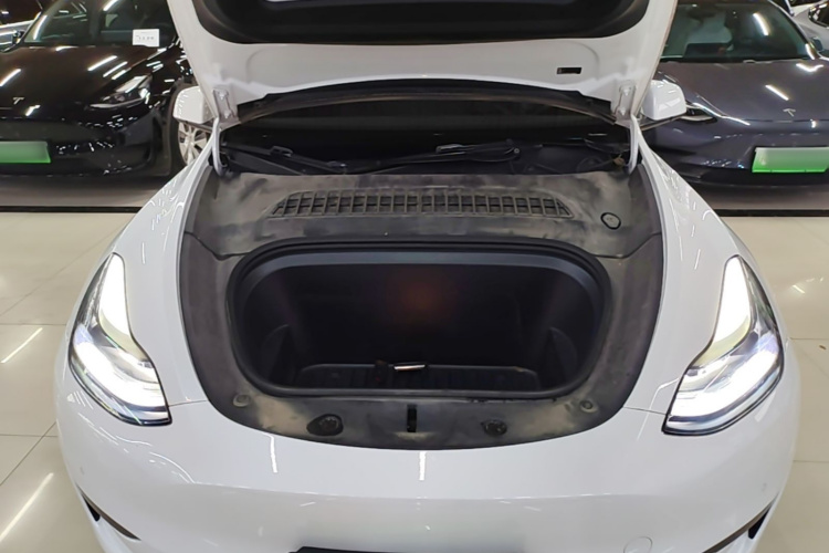 Tesla Model Y 2023 car image #20