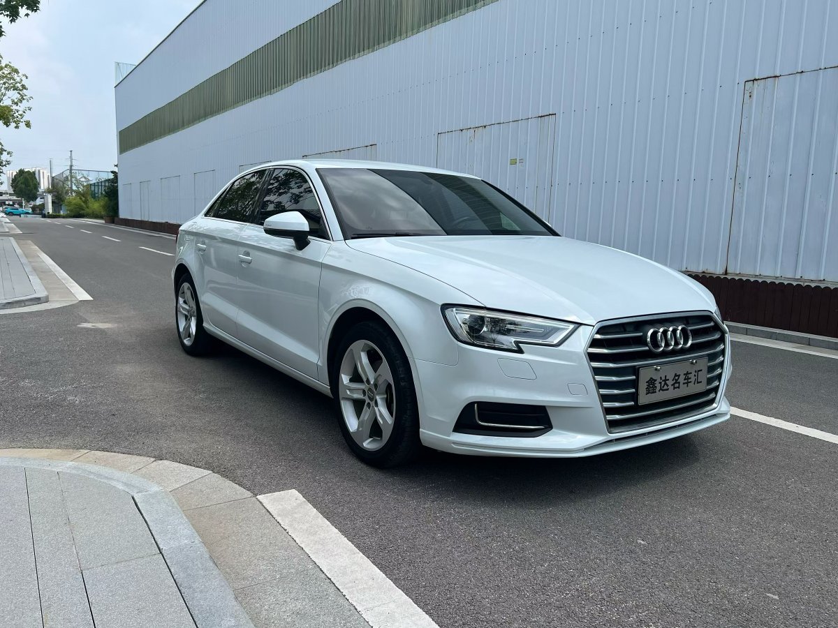 Audi A3 2019 car image #3
