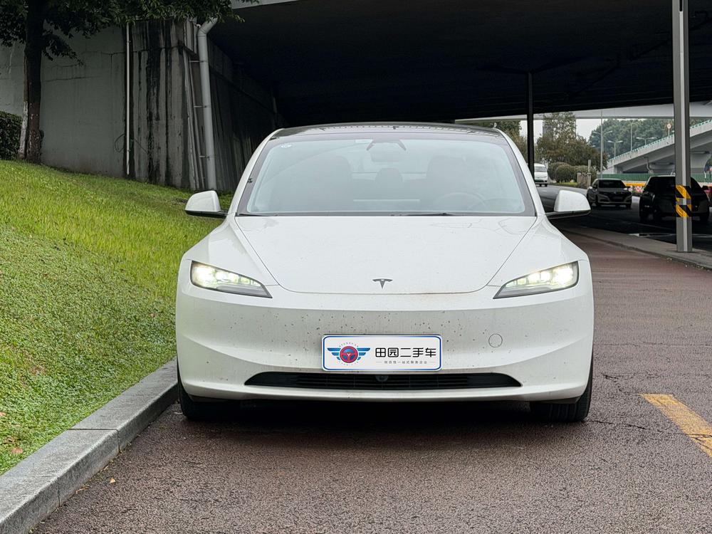 Tesla Model 3 2025 car image #2