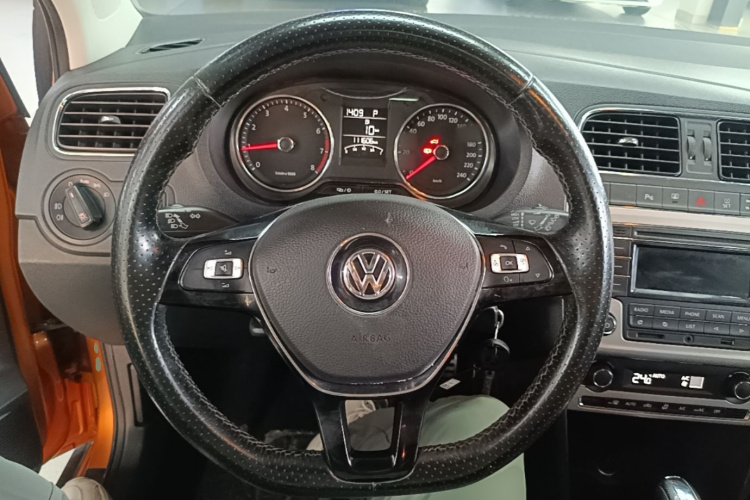 Volkswagen Polo 2015 #11 Volkswagen Polo 2015 car image #11