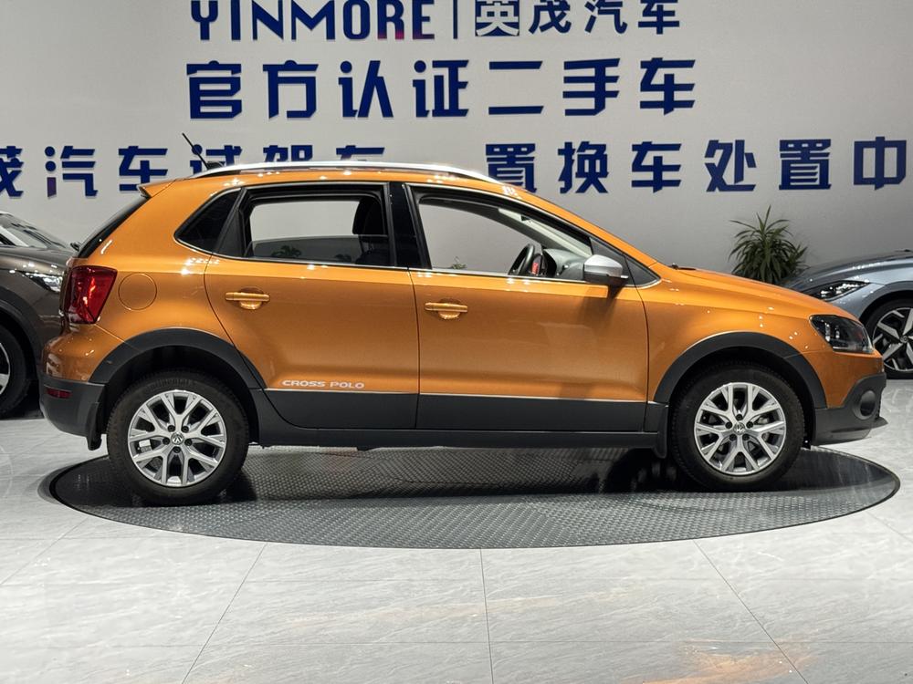 Volkswagen Polo 2015 car image #8