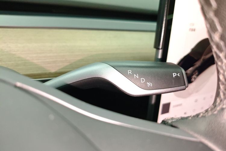 Tesla Model Y 2022 immagine di auto #16