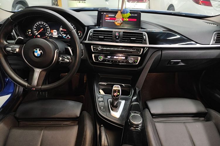 BMW 3 Series 2018 car image #14
