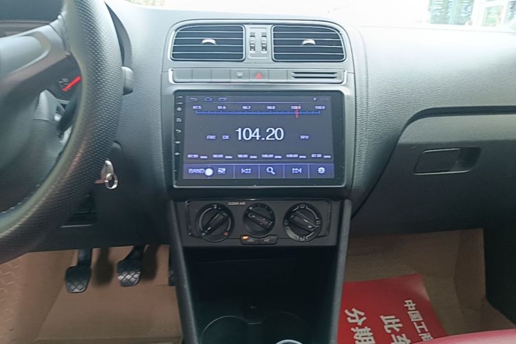 Volkswagen Polo 2017 car image #17