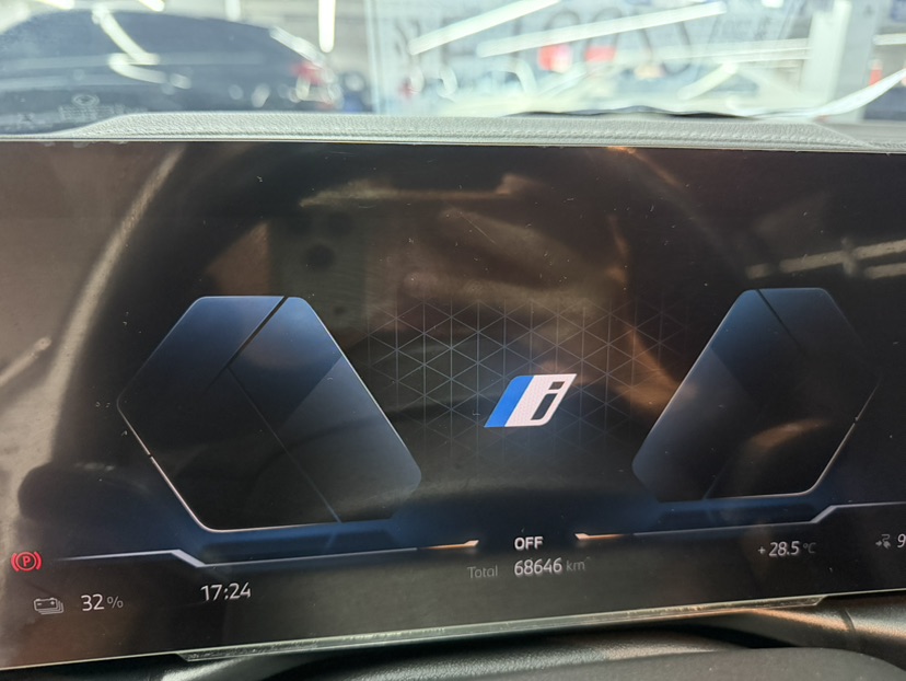 BMW i3 2023 car image #3