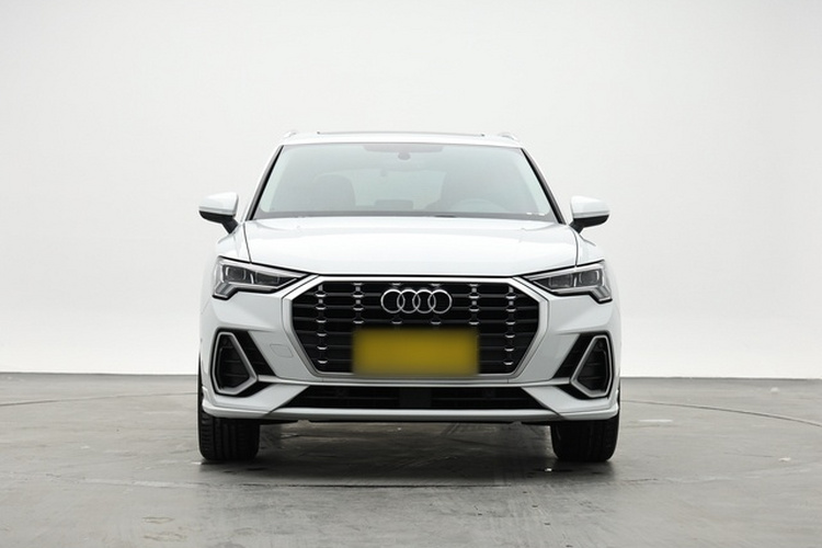 Audi Q3 2022 car image #3