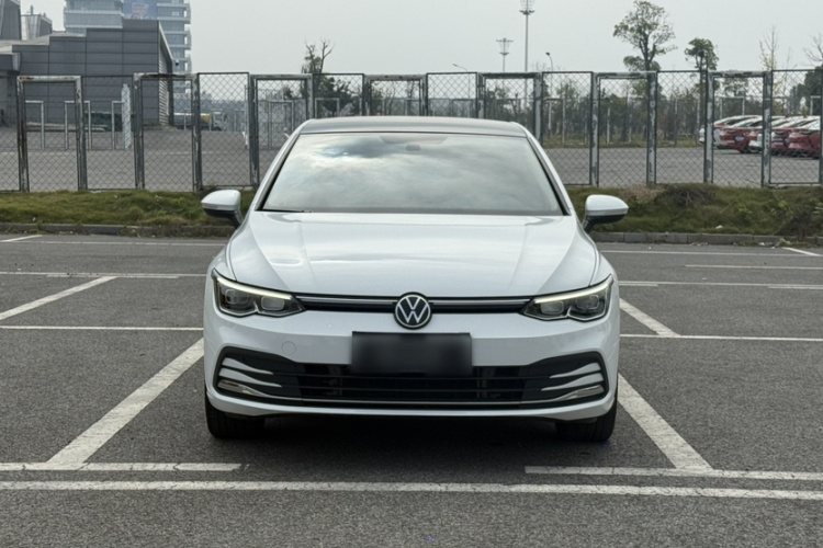 Volkswagen Golf 2023 car image #7