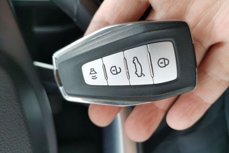 GEELY Emgrand 2021 изображение автомобиля #9