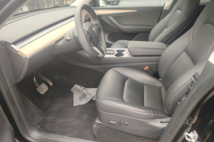 Tesla Model Y 2022 car image #15