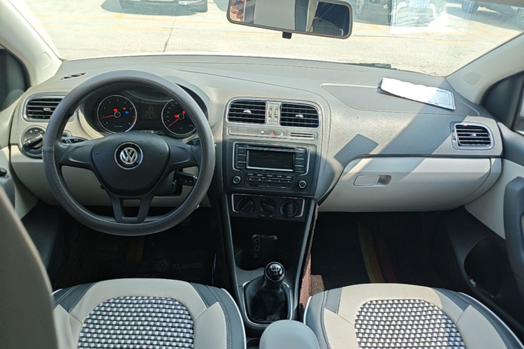 Volkswagen Polo 2016 car image #10