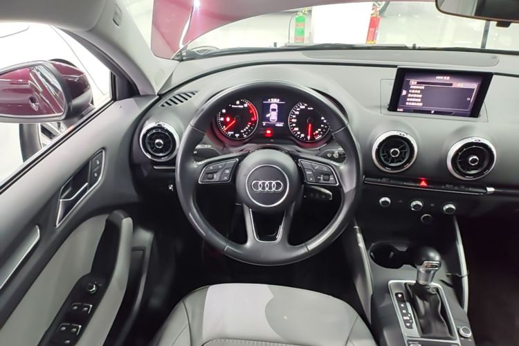 Audi A3 2018 car image #11